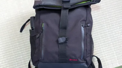 【2025年版】ゴミ山の上に布団を敷いて寝込んだ私が、リュック一つで生活する「究極のミニマリスト」になるまで